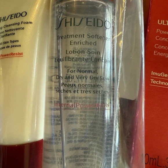 NEW Shiseido Vital Perfection Lifting & Firming Gift Set - Picture 11 of 15